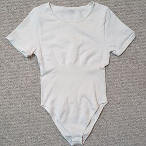 OQQ Women's Large Ribbed White Body Suit With Clasp Closure